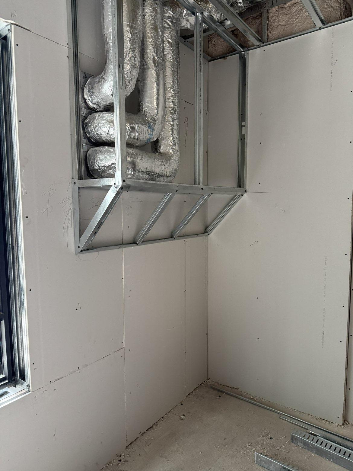 Boxed duct bulkhead, boarded
