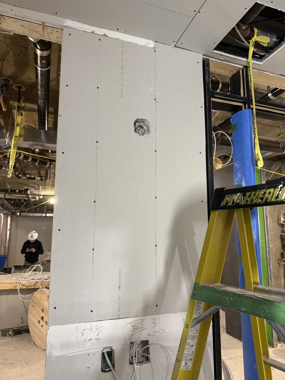 Commercial service wall